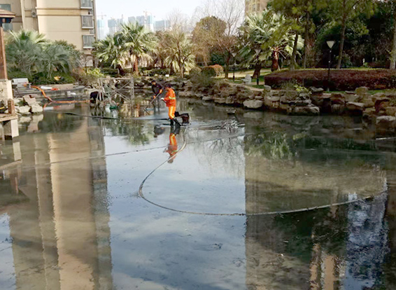 张店景观池淤泥清理