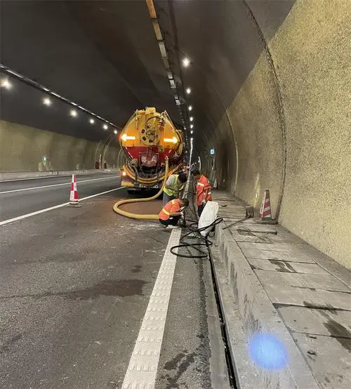 张店隧道排水渠清淤